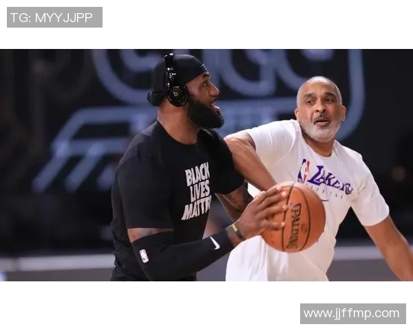 重庆网球队与上海网球队赛后复盘分析灵活性表现与战术调整