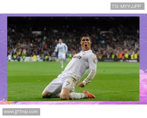 足球明星进球后激情唱歌展现个人魅力与团队精神的完美结合